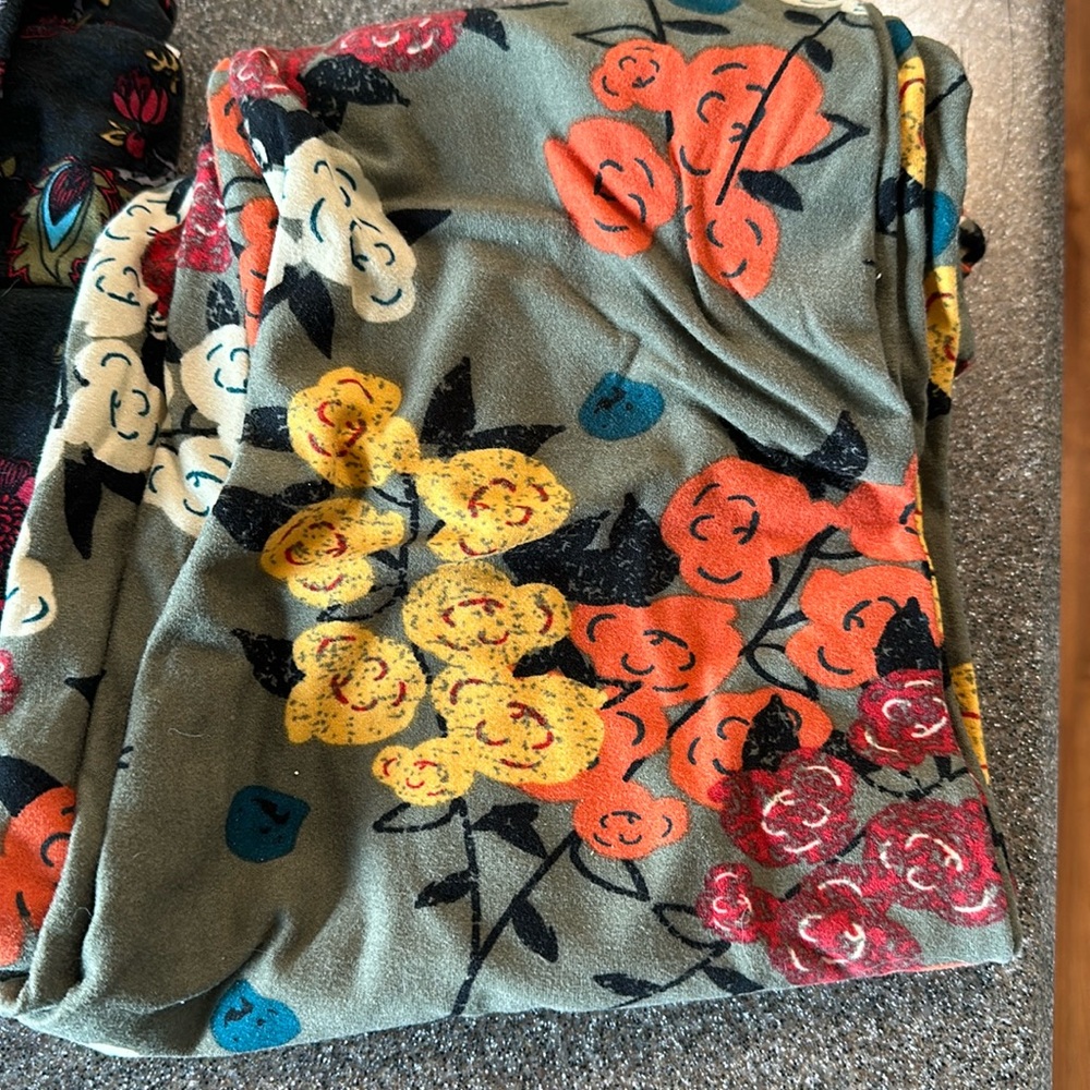 LulaRoe Leggings, worn and washed once. Excellent condition.